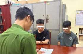两名年轻人的行为实在是错得离谱！越南新闻