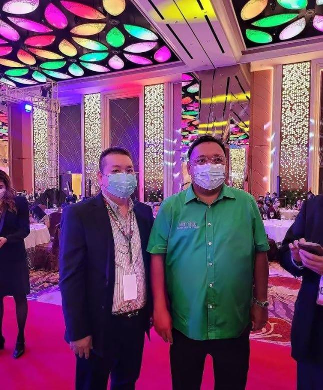 菲华钢铁商人绑架案主嫌李耀曾与菲高层政要亲密互动，引发舆论关注