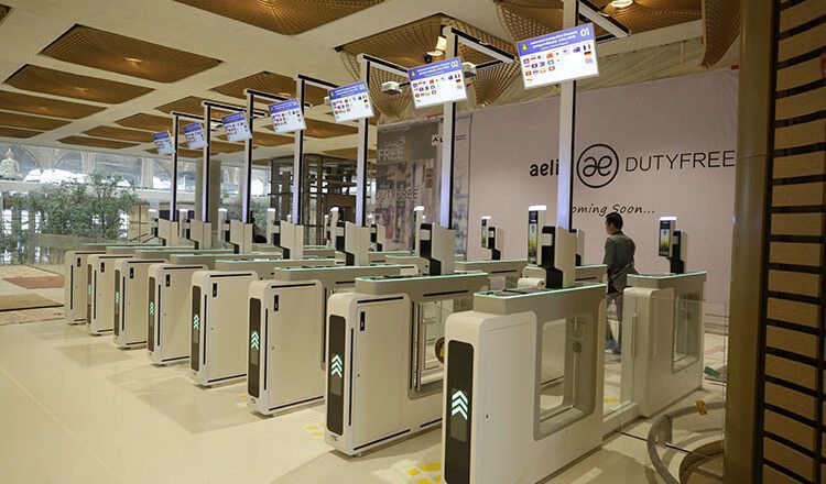 启动自助通关，金边机场要跟“小费”说再见