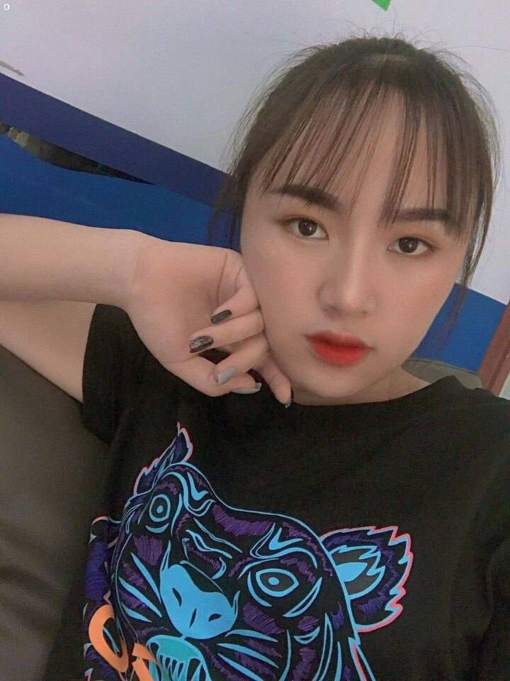 这个女生跟我谈恋爱，在其他公司。