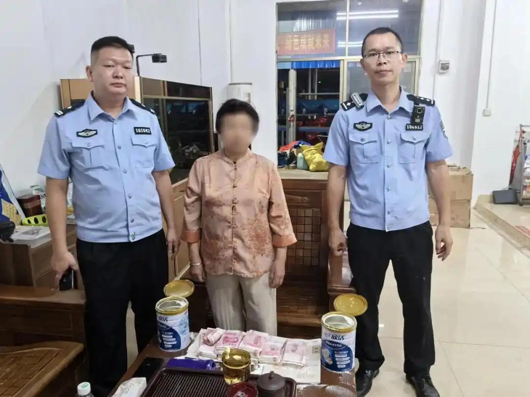 广东快递小哥成功拦截现金包裹