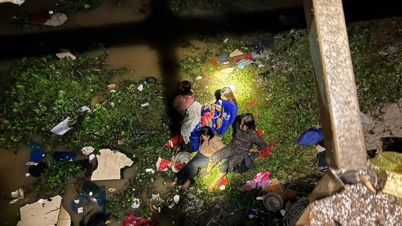 突发！柬埔寨一长途巴士坠河，已致13死23伤，伤亡人数仍在上升