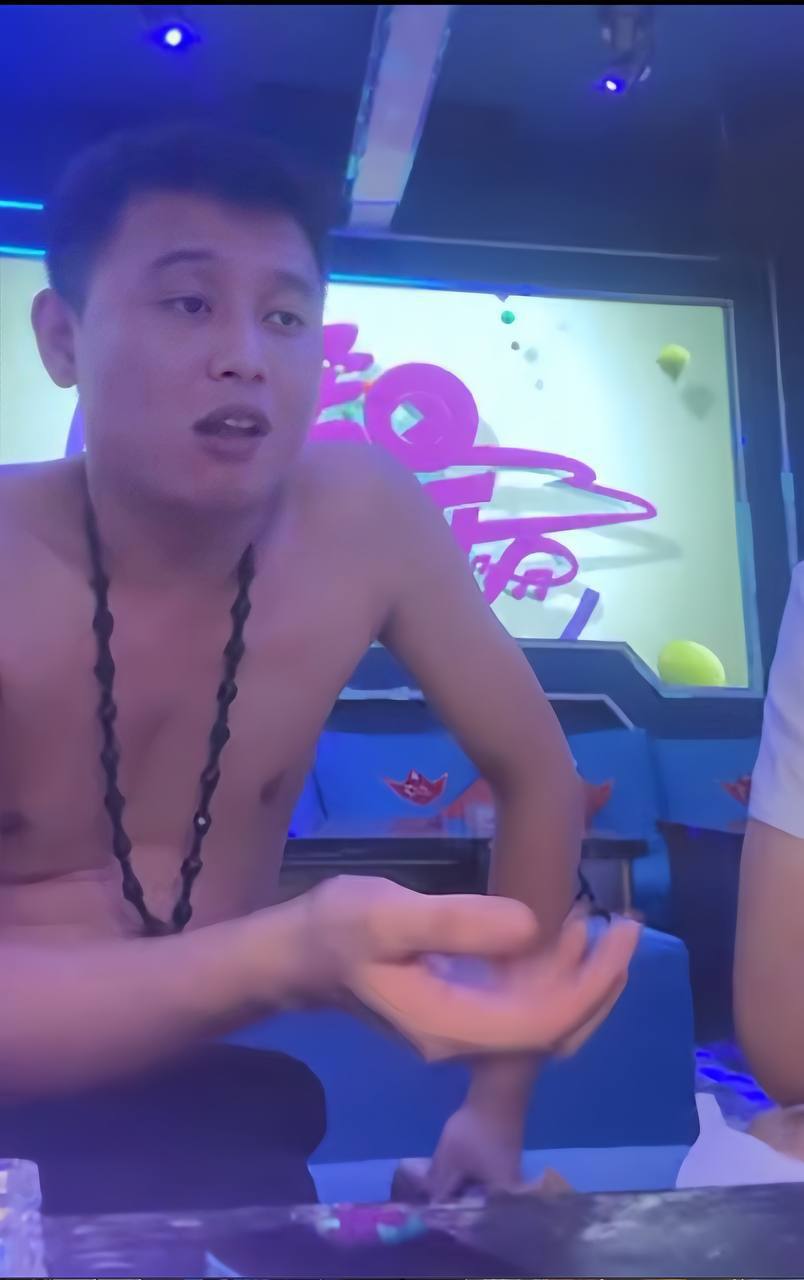 曝光一个黑心公司和一个黑心代理，这个人叫张成，财通叫泡泡